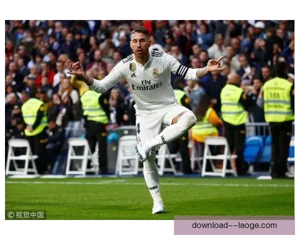 利物浦主帅斯洛特亲赴荷兰亲眼考察天才中卫比赛表现